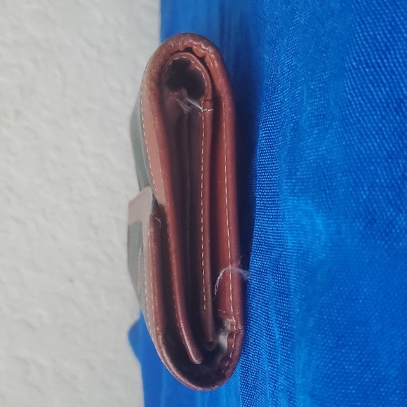 VTG 90s Dooney and Bourke Green Pebble Grain Wallet - Picture 14 of 14